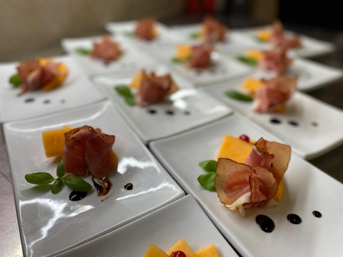 Malom Club Panzio Bed & Breakfast Baja Ngoại thất bức ảnh