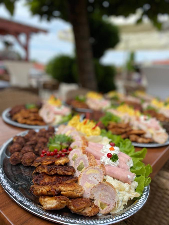 Malom Club Panzio Bed & Breakfast Baja Ngoại thất bức ảnh