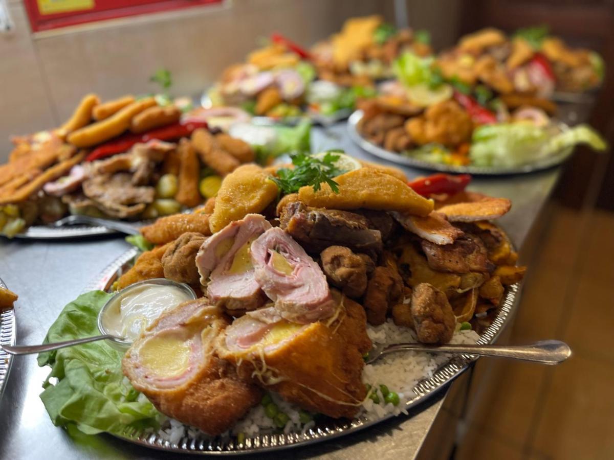 Malom Club Panzio Bed & Breakfast Baja Ngoại thất bức ảnh