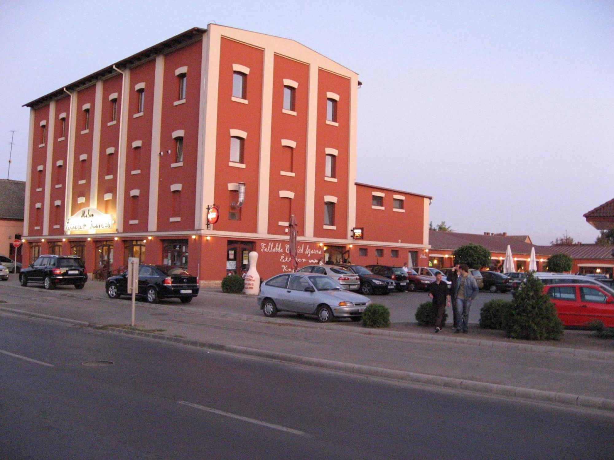 Malom Club Panzio Bed & Breakfast Baja Ngoại thất bức ảnh